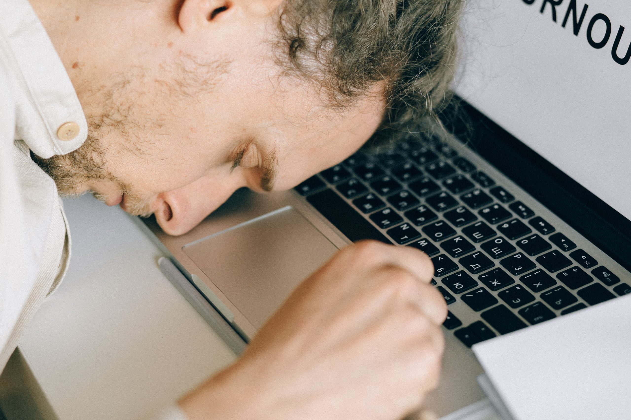 Überstunden, Burnout & Zeiterfassung: So bleibt Ihr Team gesund
